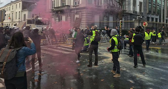 Belçikalı Sarı Yelekler sokaklara döküldü