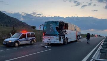Denizli’de tır ile yolcu otobüsü çarpıştı, 2 kişi öldü